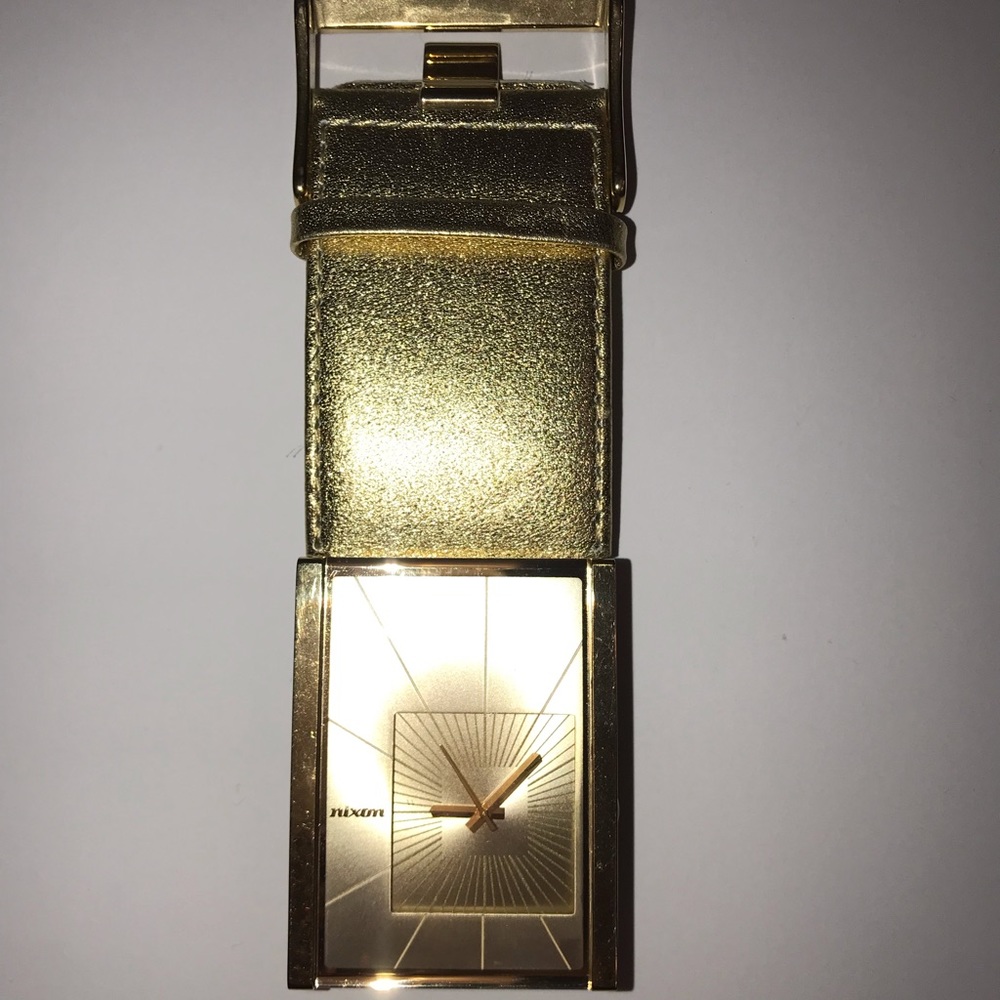 Nixon gold large gold face watch - Picture 4 of 5